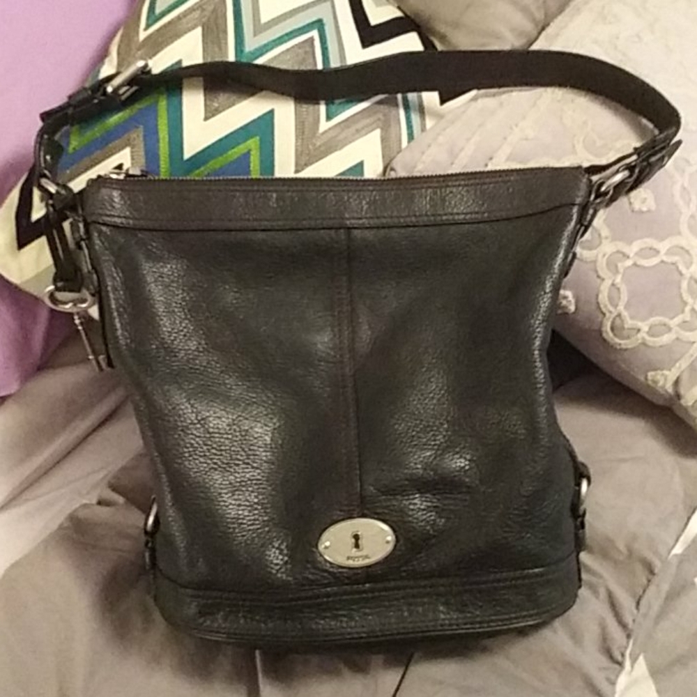 Fossil bucket bag